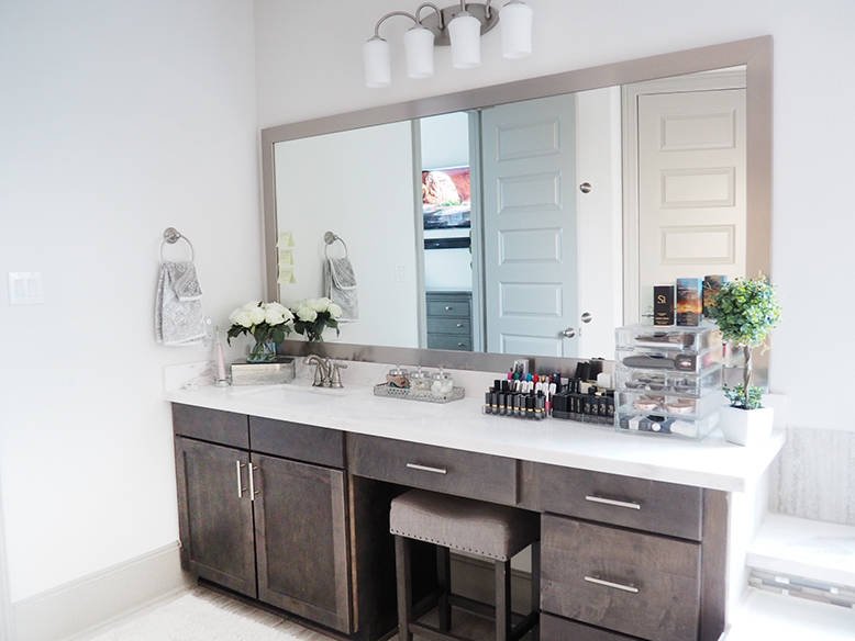 19 Useful and Pretty Ways to Organize Your Vanity